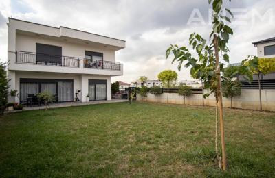 Shtëpi në shitje 240m² në Veternik