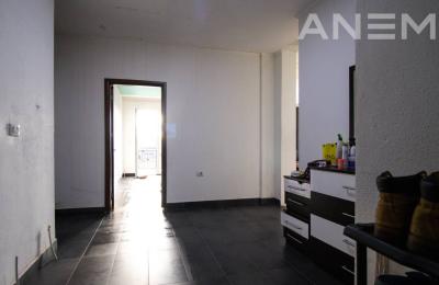 Banesa në shitje 88m² në Lakrishte