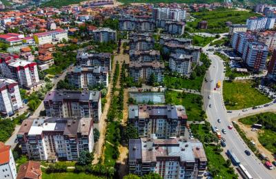 Banesë me 2 dhoma gjumi në shitje në lagjen Bregu I Diellit “Banesat e Bardha”