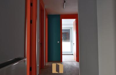 Zyre Me Qera Në Icon Tower