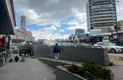 2 Lokale në shitje në Qendër