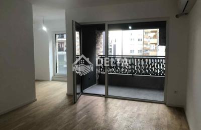 Dy Banesa me qira mbrapa Royal Mall, tek Arcadis