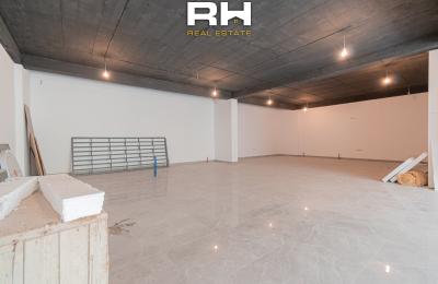 Lokal 205m² + 100m² me QIRA ose në SHITJE te Mati 1