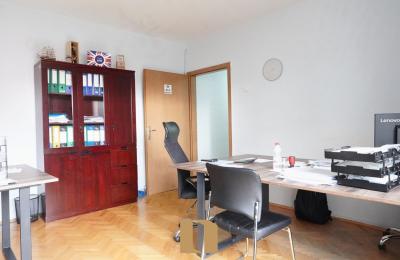 Banesë/Zyrë Në Shitje – Qafa, Rruga UQk