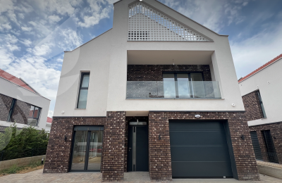 Shitet shtëpi 2-katëshe, 250m² në truall 3 ari – afër Lagjes Qendresa Home.