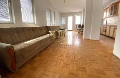 Banesë me qira mbrapa Hotel Siriusit