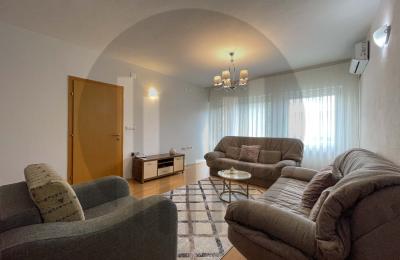 Kat shtëpie me 4 dhoma gjumi me qira në lajgen “Aktash”