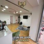 ZYRE ME QERA NË QENDER