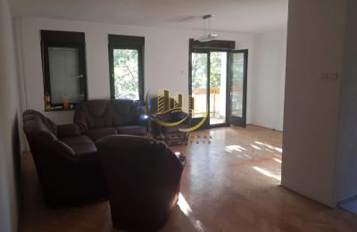 Banesa me qira në Bregun e Diellit