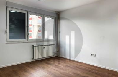 Zyre me 3 dhoma pune me qira në Qendër