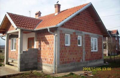 Shitet Shtëpia e re një katëshe me sip. prej 65m2 dhe 30 arë truall në Fushë Kosovë