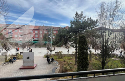 Zyrë moderne me qira në qendër – Sheshi