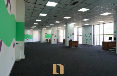 Lokal / Zyre Në Tophanë Me Qira – Hapësirë 800 M²