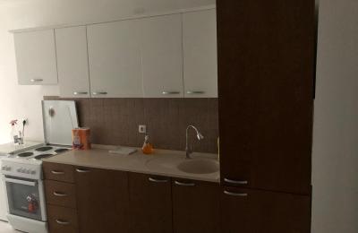 Shitet banesa 2 dhomëshe 33m2 kati perdhes në lagjen Kodra Diellit