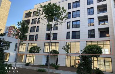 Lokal me qira Ndodhet në Lagje Spitalit Hapsir Parkingu te Mjaftushem Rruga A Afer 340 m2 Çmimi: 7-8/m2 € Kodi i shpalljes: 4918 