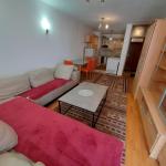 Ipet me qira banesa 3 dhomëshe 80m2 kati 3 në lagjen Aktash