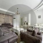 Banesë me 2 dhoma gjumi me qira në lagjen Qendër