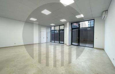 Lokal 84m2 me qira në lagjen Mati 1