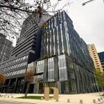 Zyre Nëshitje Në “Icon Tower” – Pejton