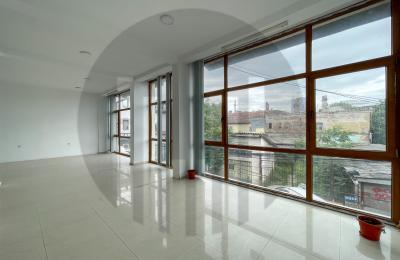 Lokal 100m2 me qira në lagjen Qendër-Pazari