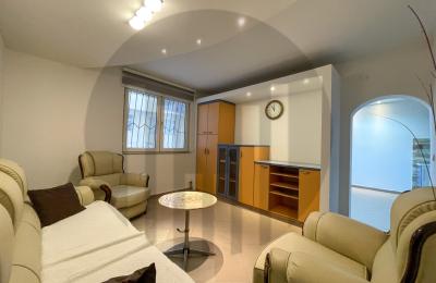 Zyre me 2 dhoma pune me qira në lagjen Aktash