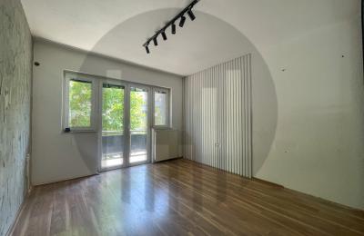 Zyre me 5 dhoma pune me qira në Qendër