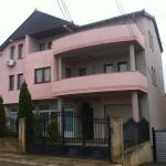 Ipet me qira shtëpia 3 katëshe, 270m2, në lagjen e Muhagjereve