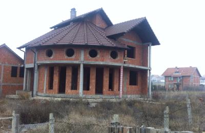 Shitet shtëpia 2 katëshe në Hajvali me sipërfaqe 250m2 dhe ka 4.20 ari truall