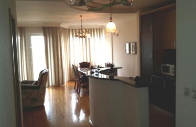 Ipet me qira banesa 4 dhomëshe 150m2 në lagjen Aktash