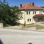 Shitet shtepi 3 katëshe me 12 ari truall 300m2, në Taukbahqe