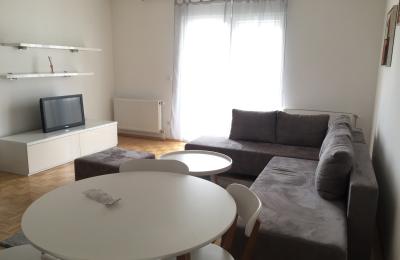 Ipet më qira banesa 2 dhomëshe 65m2 kati 5 në Lagjen e Spitalit