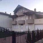 Ipet me qira shtepia 2 katshe 300m2 Veternik