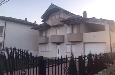 Ipet me qira shtepia 2 katshe 300m2 Veternik