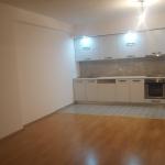 Ipet më qira banesa 3 dhomëshe 90m2 kati 5 në lagjën Mati 1