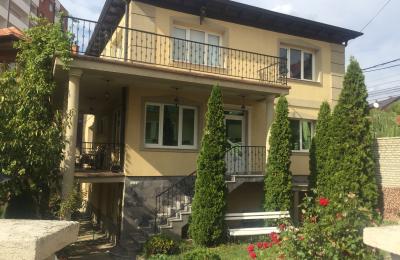 Shitet shtepia 2 katshe 350m2 lagja e Muhagjerve