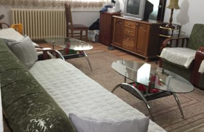 Shitet banesa 2 dhomëshe 72m2 kati 2 në lagjen Lakrishte