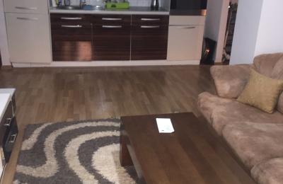 Ipet me qira banesa 3 dhomshe 75m2 kati 2 lagja e Spitalit