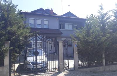 Shitet Shtepia 2 katshe me 5 Ari truall Veterrnik