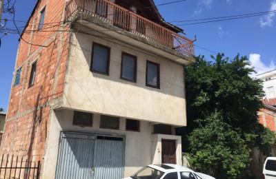 Shitet shtëpia 2 katëshe më 2 Ari Truall në Lagjen Dodona