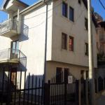 Ipet me qira shtepia 3 katshe 240m2 në lagjen Emshir