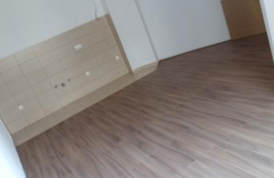 Shitet banesa 3 dhomëshe 78m2 kati 6 në Qender