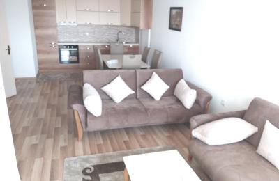 Ipet me qira banesa 3 dhomshe 90m2 kati 9 Fushë Kosovë