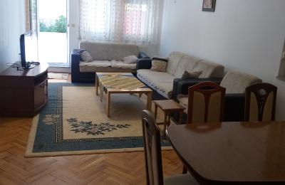 Ipet me qira banesa 3 dhomeshe 90m2 kati 2 në lagjen Aktash