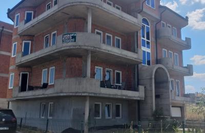 Shitet shtëpia 4.5 Ari Truall me 760m2 Veternik