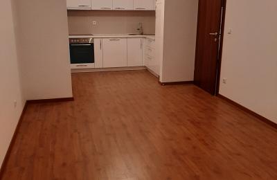 Ipet me qira banesa 3 dhomëshe 80m2 kati 1 në Fushë Kosovë