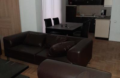 Ipet me qira Zyre 3 dhomshe 90m2 kati Perdhes Kalabri