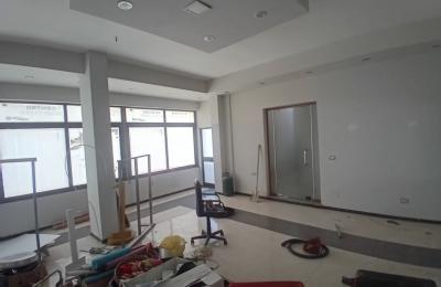Jepet me qera ambient bisnesi buze rruge kati dyte Durres.