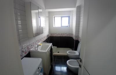 Jepet me qera Apartament 2+1 ne qender Durres.