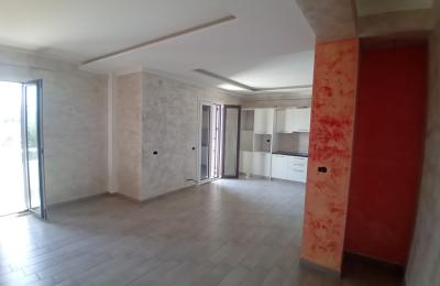 Jepet me qera Shtepi private mbrapa Galaktikut ne Durres.