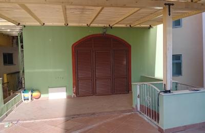Jepet me qera Apartament 2+1 ne qender Durres.